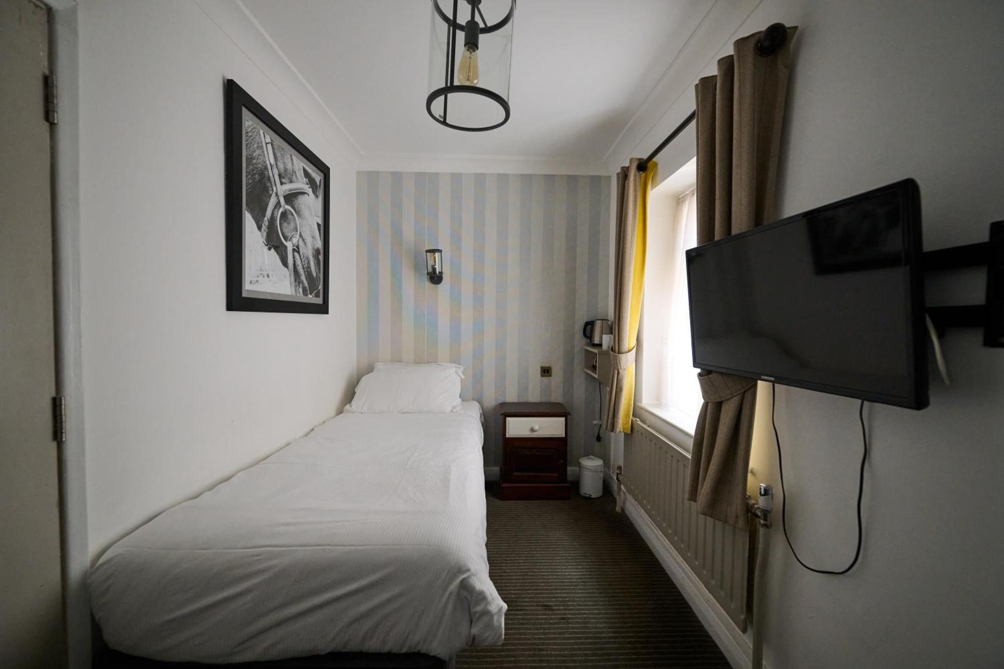 White Hart, Newmarket By Marston'S Inns Extérieur photo