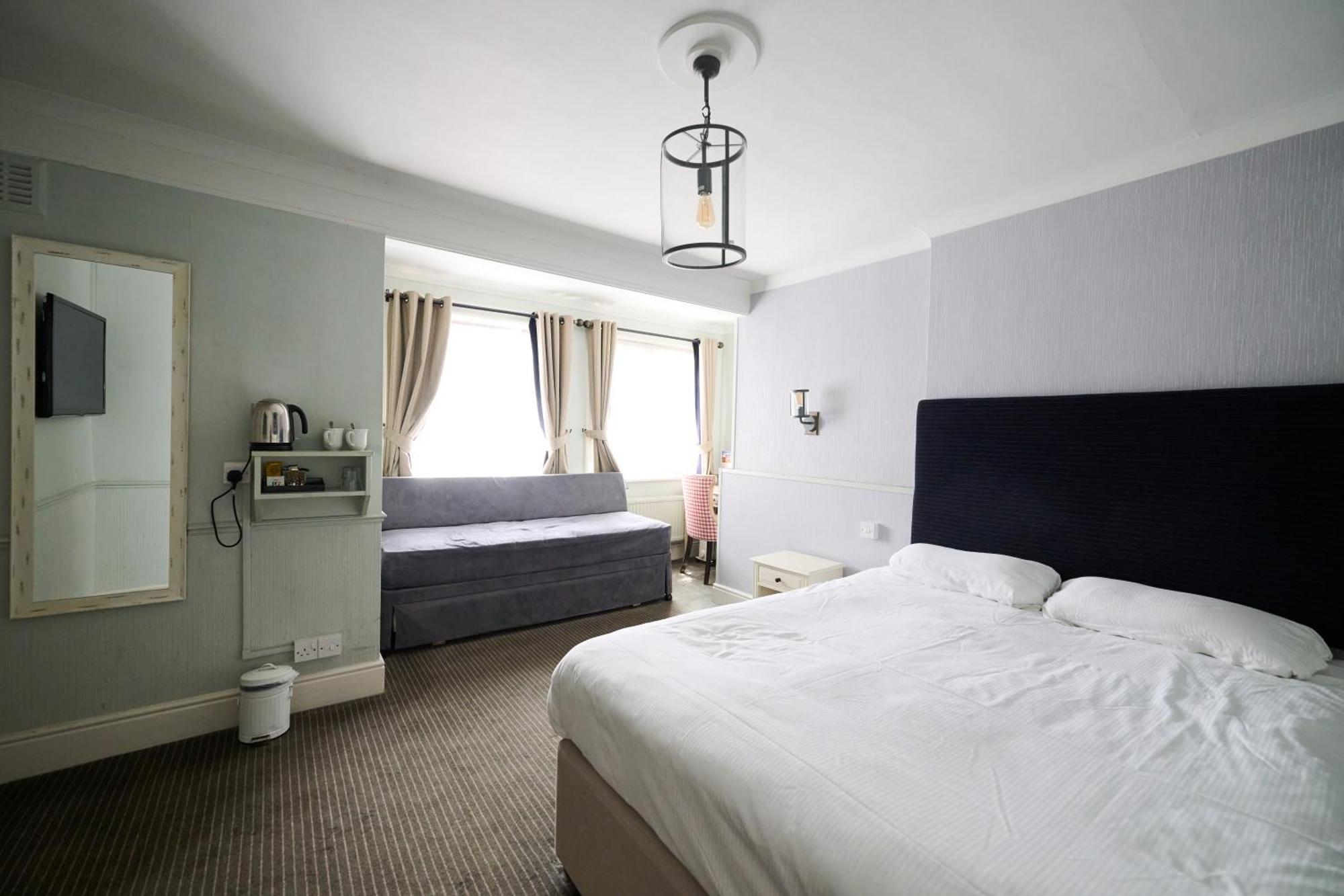 White Hart, Newmarket By Marston'S Inns Extérieur photo
