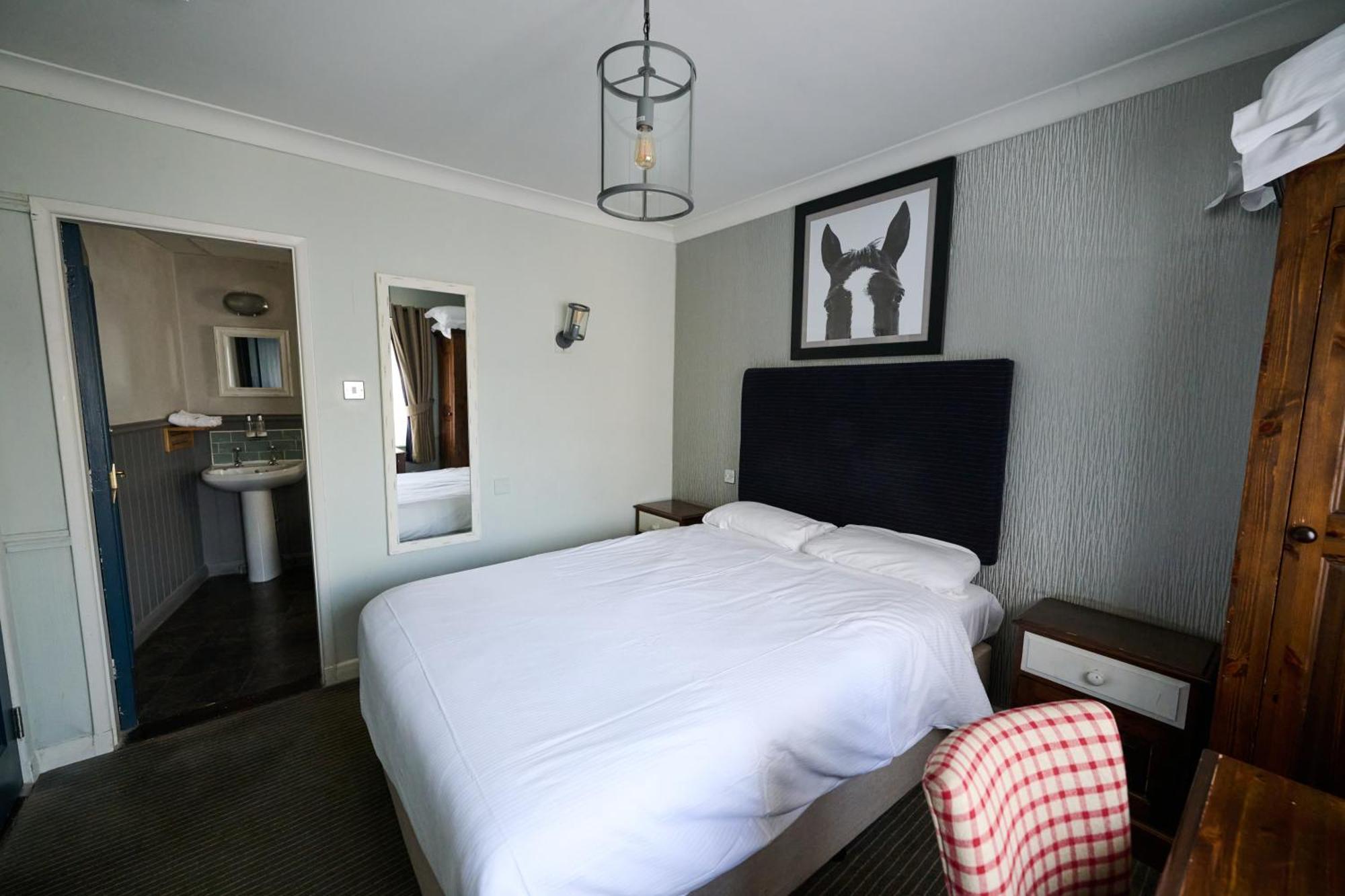 White Hart, Newmarket By Marston'S Inns Extérieur photo