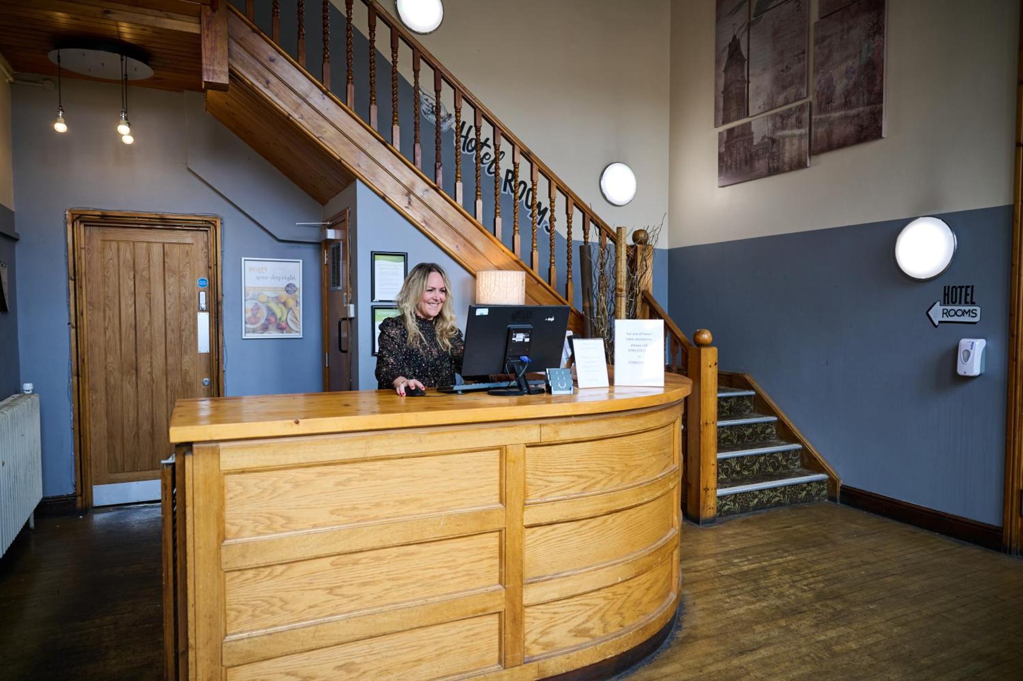 White Hart, Newmarket By Marston'S Inns Extérieur photo