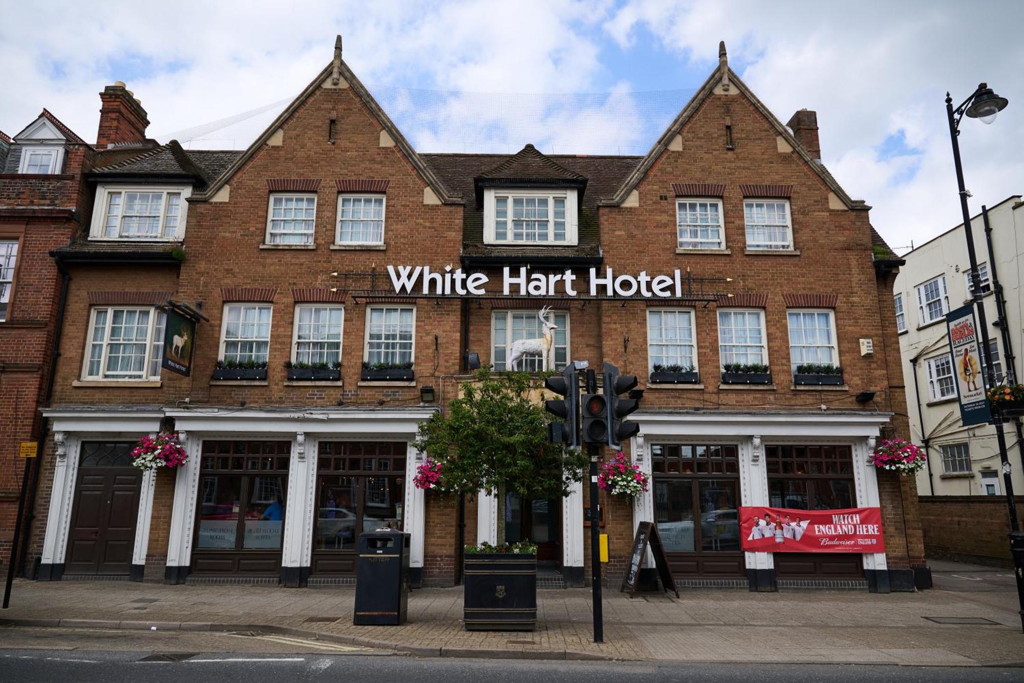 White Hart, Newmarket By Marston'S Inns Extérieur photo