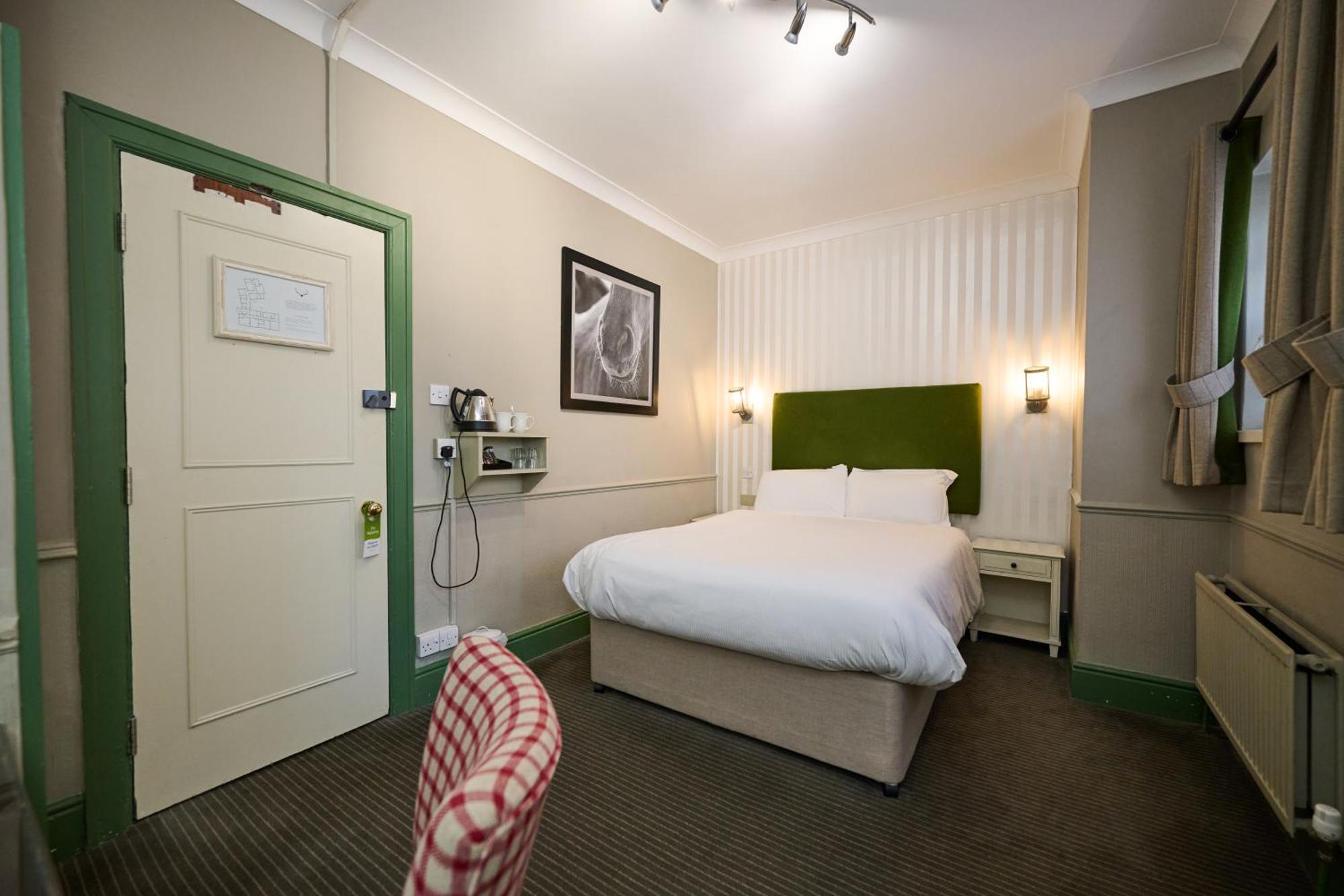 White Hart, Newmarket By Marston'S Inns Extérieur photo