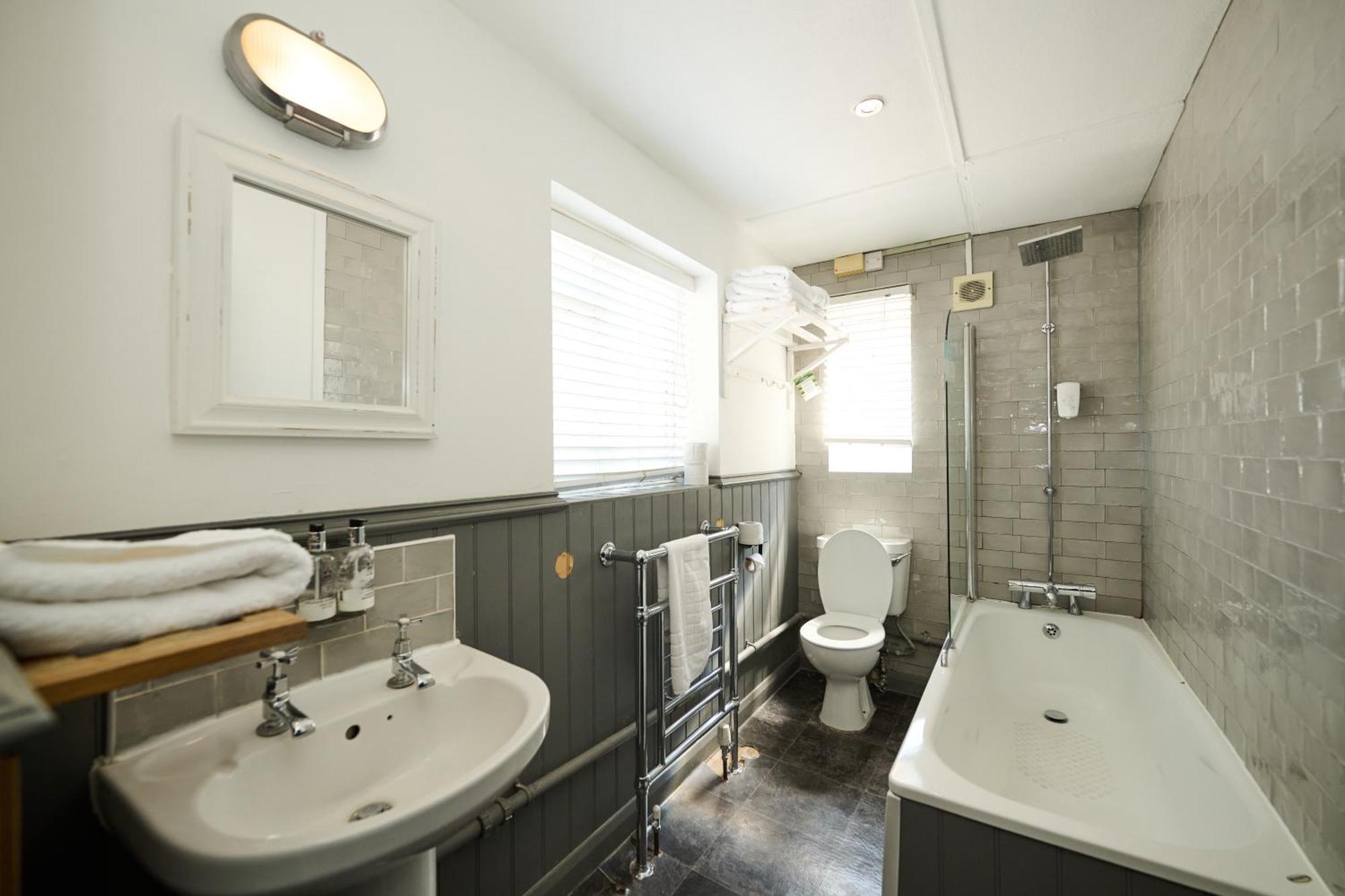 White Hart, Newmarket By Marston'S Inns Extérieur photo